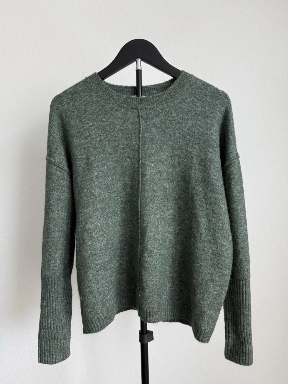 Legendary Outfitters Women’s Heather Green Crewneck Sweater